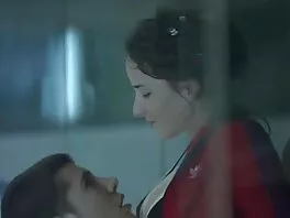 სექსუალური სტიუარდესები ხვდებიან თვითმფრინავში