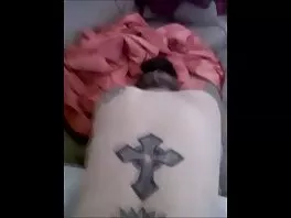 ქერა საყვარელს უყვარს მუხლებზე დადგომა და მისი წოვა