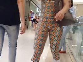 შავგვრემანი MILF უერთდება ცხელ ქერას საოცარი გონზო სამეულისთვის