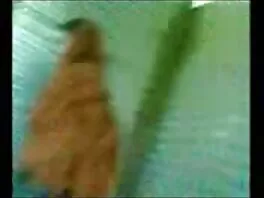 Horny milf უკრავს cute ახალგაზრდა teen