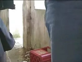 ცხიმიანი პორნოვარსკვლავი ნატალია სტარი ხუმრობს თავის ნადიმთან ერთად