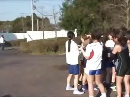 შავგვრემანი აზიელი ცხელი ღრმა და ანალური ხდება