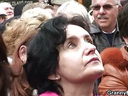 წვრილ მოზარდ ნიმფებს სჭირდებათ მამლები მათ დასაკმაყოფილებლად